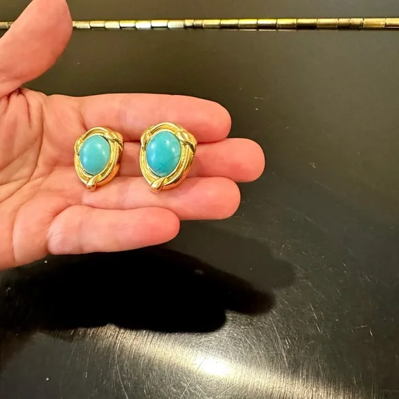 CHANEL 90’s VINTAGE RETRO ICONIC COUTURE LUXURY AUTHENTIC RUNWAY RARE EARRINGS - Picture 9 of 17